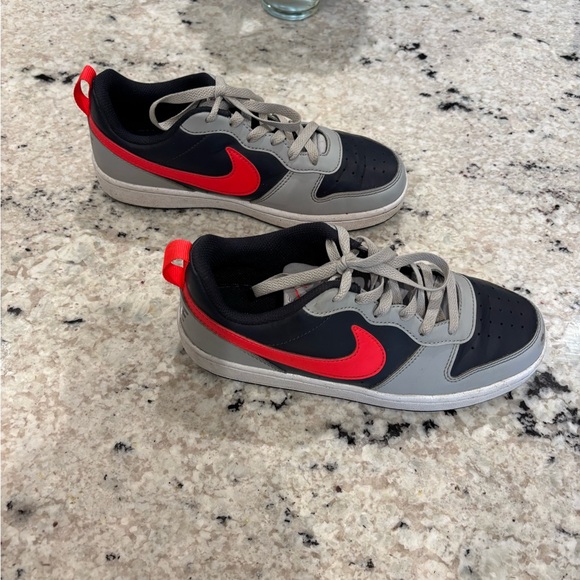 Nike Dunk Low youth 5.5 Gray and navy Sneakers with Red Accents - Picture 2 of 6